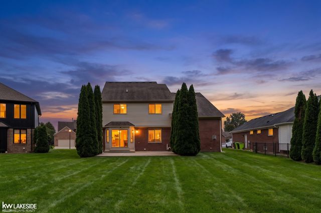 51389 Midland Circle, Macomb, MI 48042
