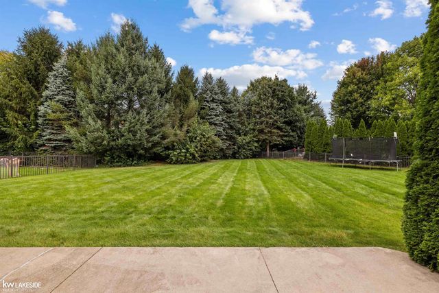 51389 Midland Circle, Macomb, MI 48042