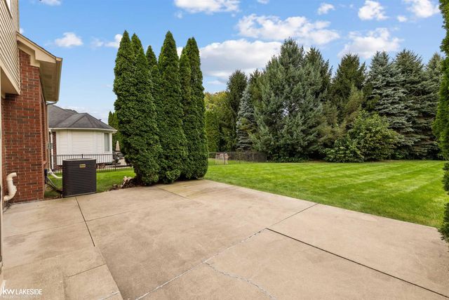 51389 Midland Circle, Macomb, MI 48042