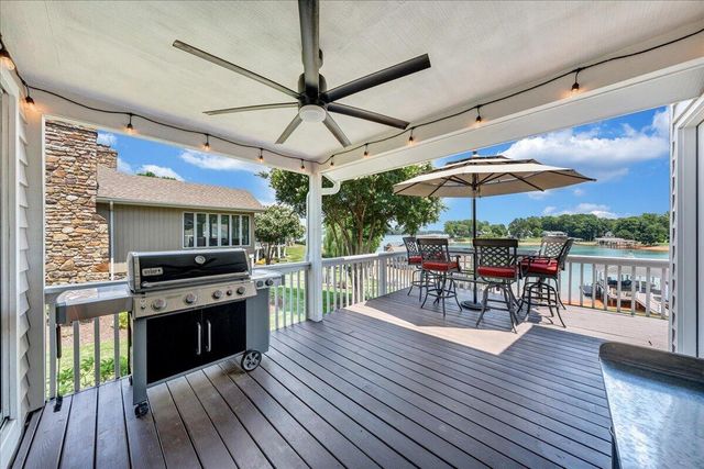 2810 Waters Edge DR, Penhook, VA 24137