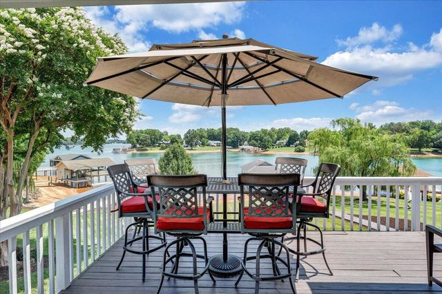 2810 Waters Edge DR, Penhook, VA 24137