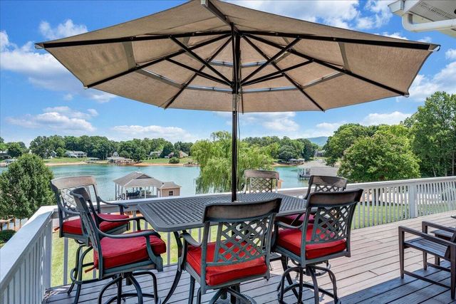 2810 Waters Edge DR, Penhook, VA 24137