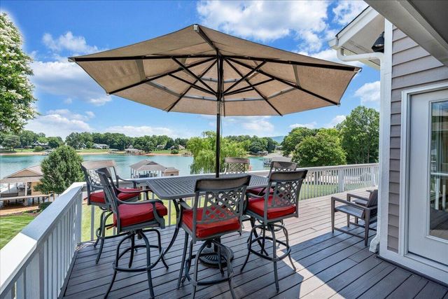2810 Waters Edge DR, Penhook, VA 24137