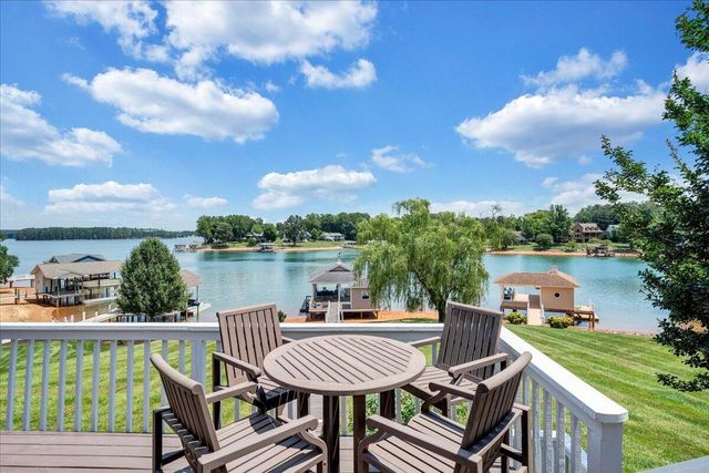 2810 Waters Edge DR, Penhook, VA 24137