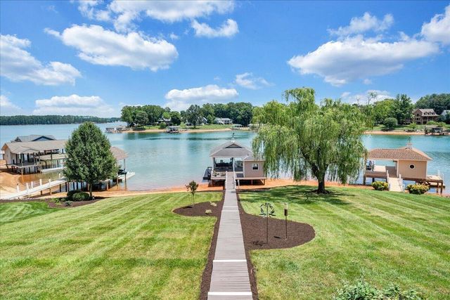 2810 Waters Edge DR, Penhook, VA 24137