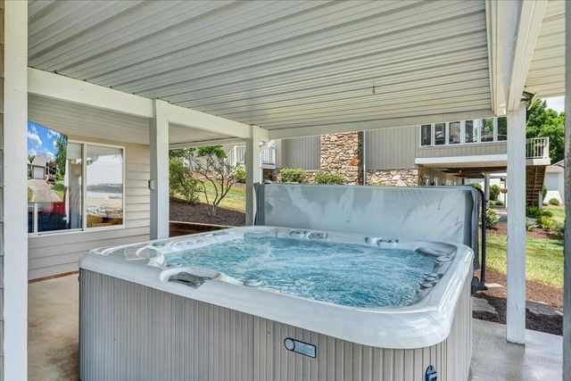 2810 Waters Edge DR, Penhook, VA 24137