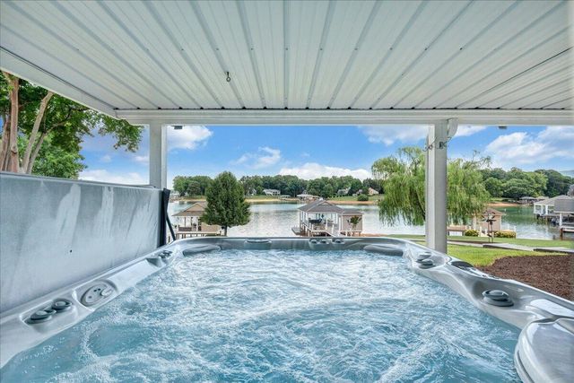 2810 Waters Edge DR, Penhook, VA 24137