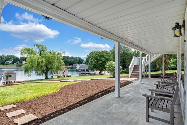 2810 Waters Edge DR, Penhook, VA 24137