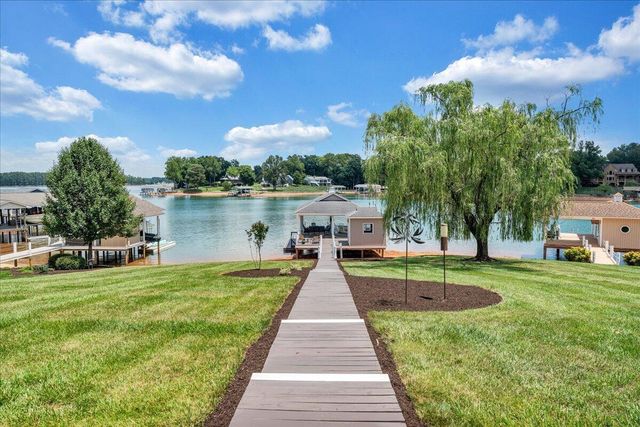 2810 Waters Edge DR, Penhook, VA 24137
