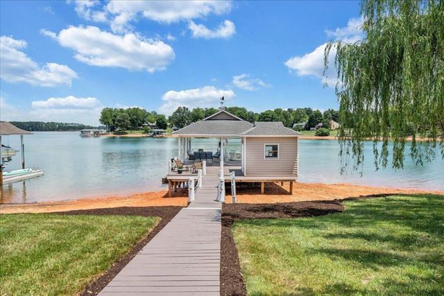 2810 Waters Edge DR, Penhook, VA 24137