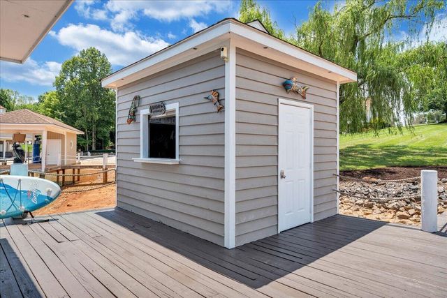 2810 Waters Edge DR, Penhook, VA 24137