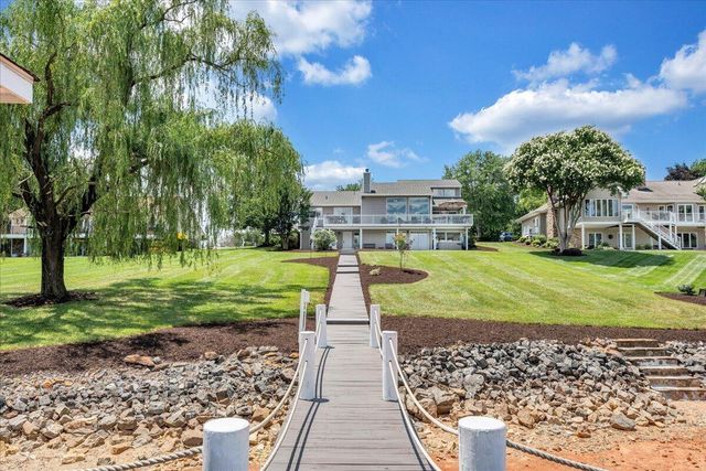 2810 Waters Edge DR, Penhook, VA 24137