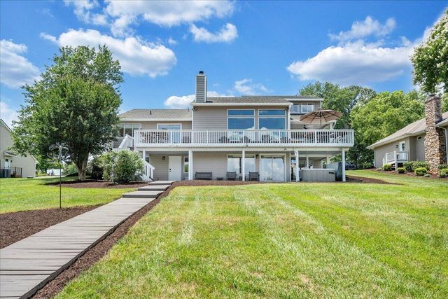 2810 Waters Edge DR, Penhook, VA 24137