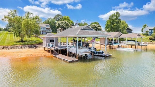 2810 Waters Edge DR, Penhook, VA 24137