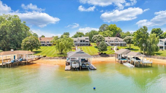 2810 Waters Edge DR, Penhook, VA 24137