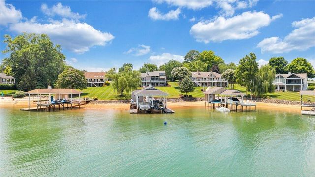 2810 Waters Edge DR, Penhook, VA 24137