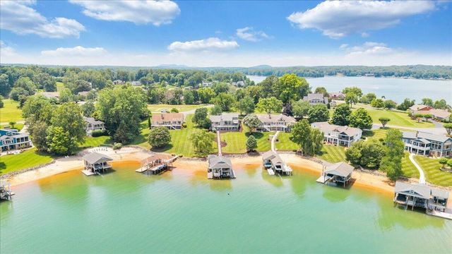 2810 Waters Edge DR, Penhook, VA 24137