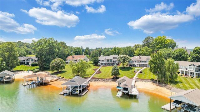 2810 Waters Edge DR, Penhook, VA 24137