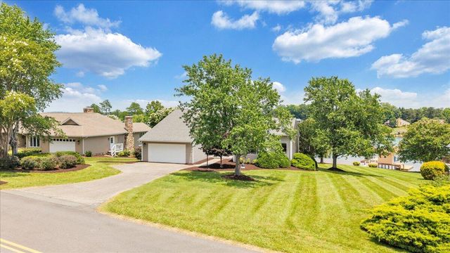 2810 Waters Edge DR, Penhook, VA 24137