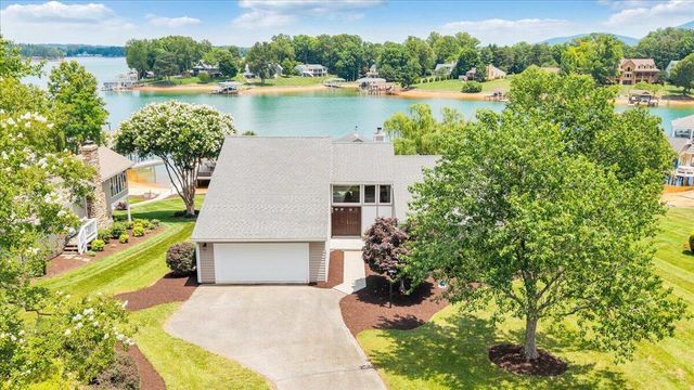 2810 Waters Edge DR, Penhook, VA 24137