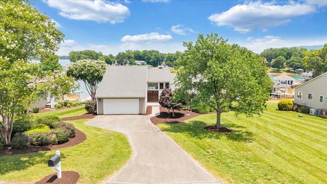 2810 Waters Edge DR, Penhook, VA 24137