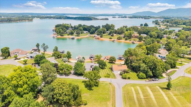 2810 Waters Edge DR, Penhook, VA 24137