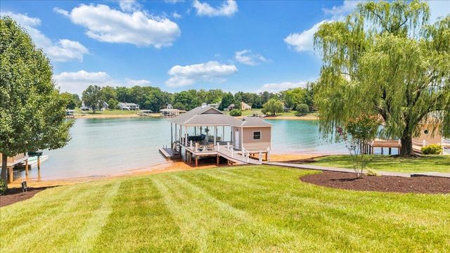 2810 Waters Edge DR, Penhook, VA 24137