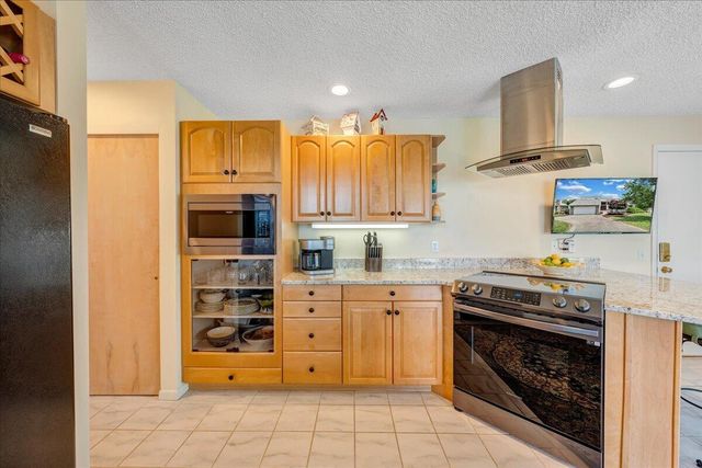 2810 Waters Edge DR, Penhook, VA 24137