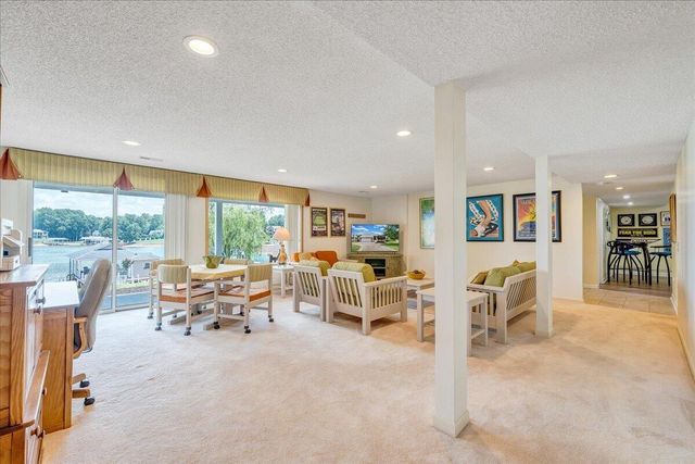 2810 Waters Edge DR, Penhook, VA 24137