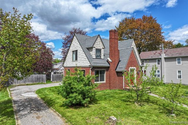 317 E Grand River Avenue, Fowlerville, MI 48836