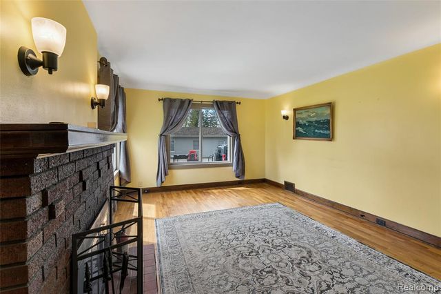 317 E Grand River Avenue, Fowlerville, MI 48836