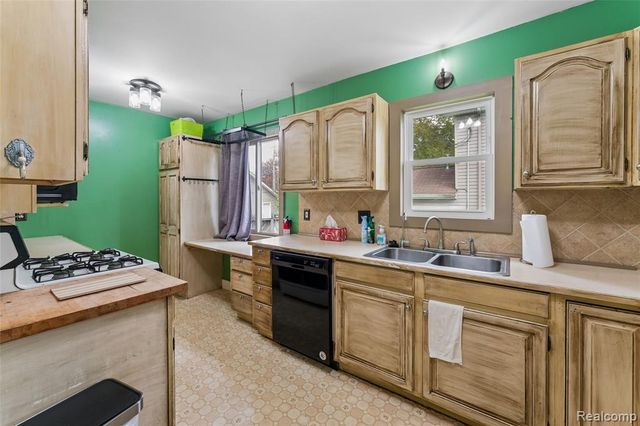 317 E Grand River Avenue, Fowlerville, MI 48836