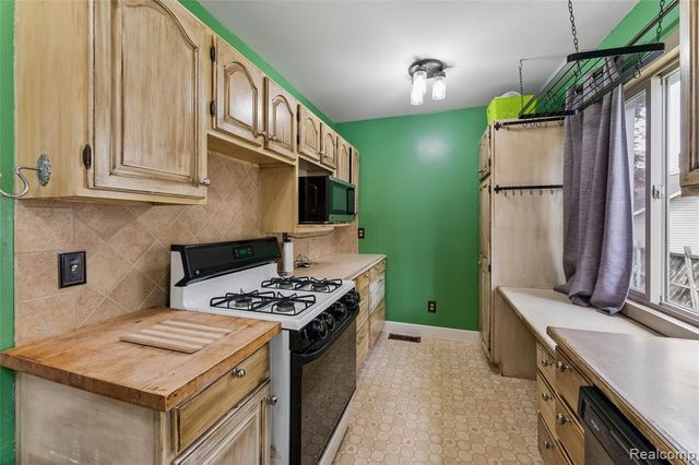 317 E Grand River Avenue, Fowlerville, MI 48836