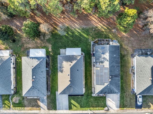 477 Saint Thomas Drive, Toms River, NJ 08757