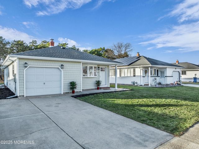 477 Saint Thomas Drive, Toms River, NJ 08757