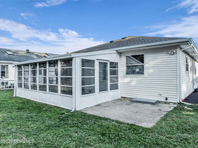 477 Saint Thomas Drive, Toms River, NJ 08757