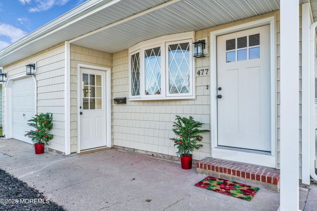 477 Saint Thomas Drive, Toms River, NJ 08757