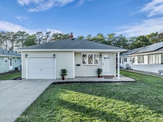 477 Saint Thomas Drive, Toms River, NJ 08757