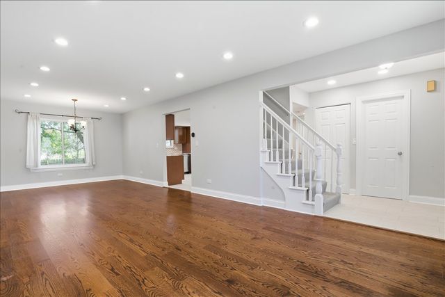 1284 Regent Drive, Mundelein, IL 60060