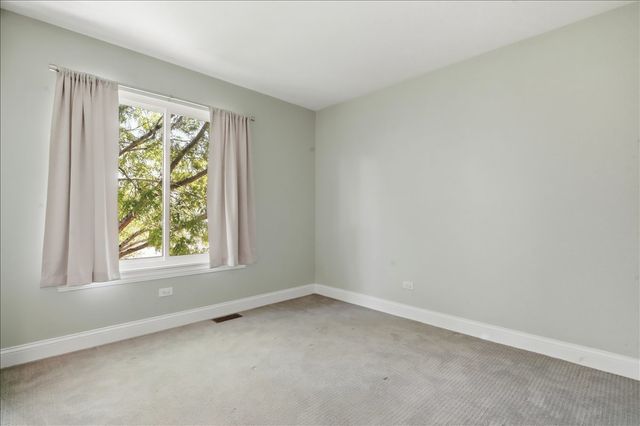 1284 Regent Drive, Mundelein, IL 60060