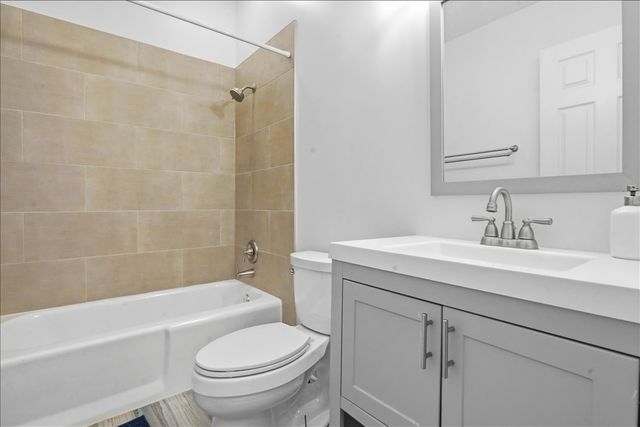 1284 Regent Drive, Mundelein, IL 60060