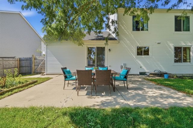 1284 Regent Drive, Mundelein, IL 60060