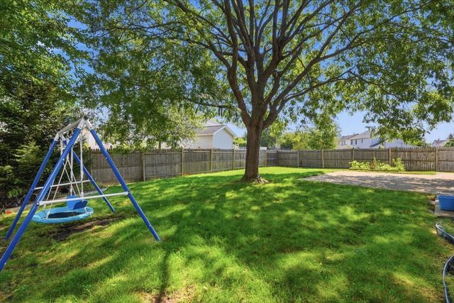 1284 Regent Drive, Mundelein, IL 60060