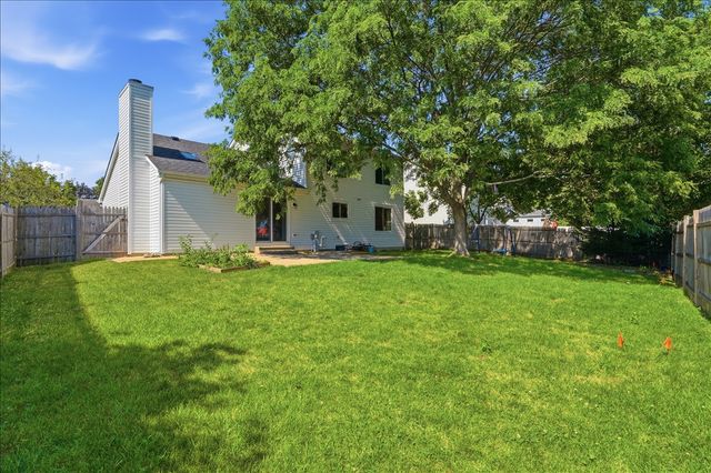 1284 Regent Drive, Mundelein, IL 60060
