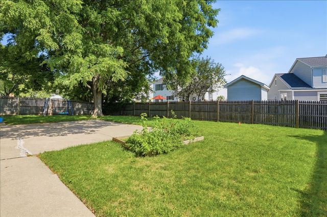 1284 Regent Drive, Mundelein, IL 60060