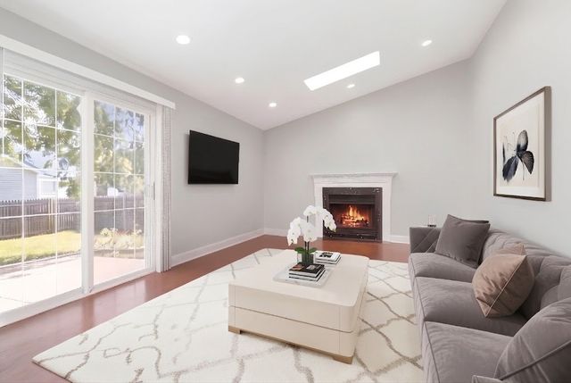 1284 Regent Drive, Mundelein, IL 60060