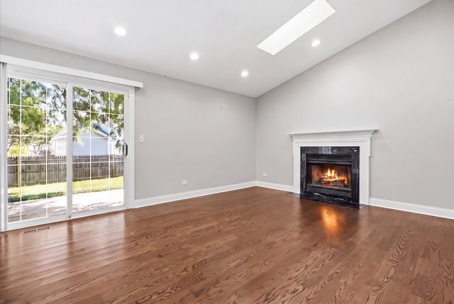 1284 Regent Drive, Mundelein, IL 60060