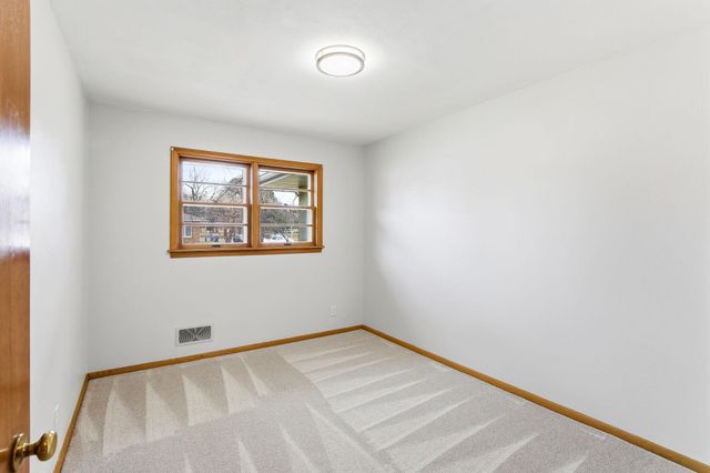 1955 Idaho Avenue E, Saint Paul, MN 55119