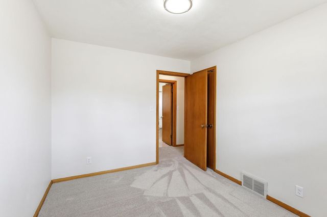 1955 Idaho Avenue E, Saint Paul, MN 55119