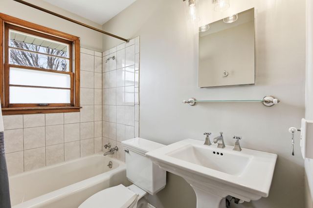 1955 Idaho Avenue E, Saint Paul, MN 55119